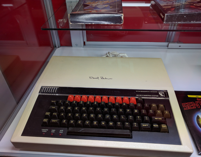 File:David-Braben-Signed-BBC-Microcomputer.png